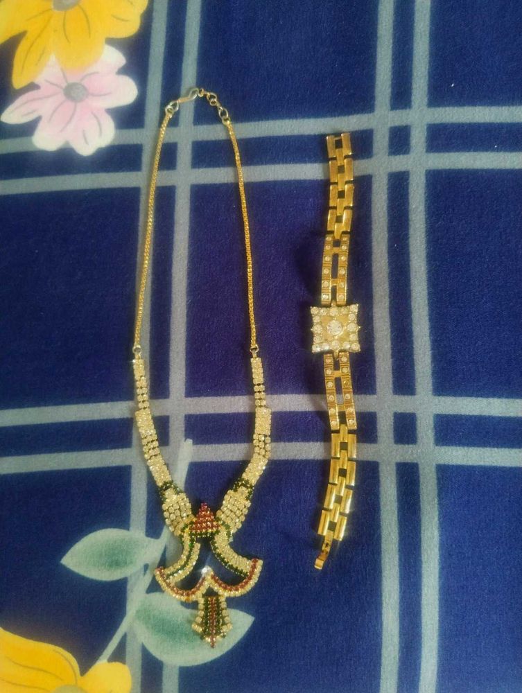 Gold Tone Necklace &amp; Bracelet Set