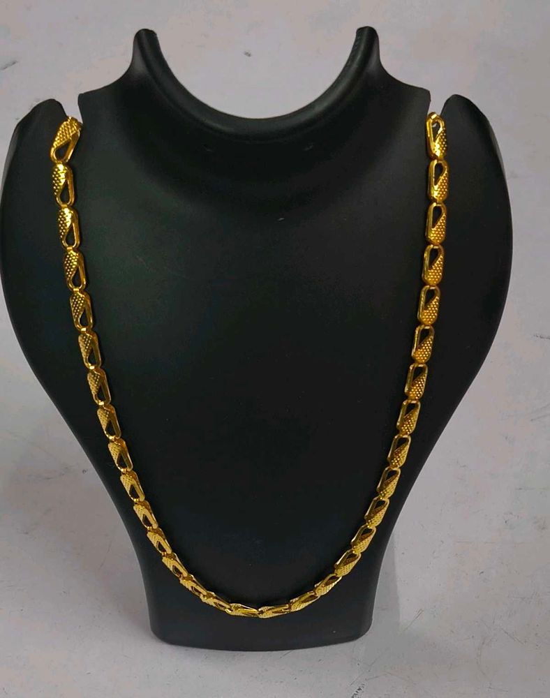 Gold-toned Chain stylish pattern totally new.