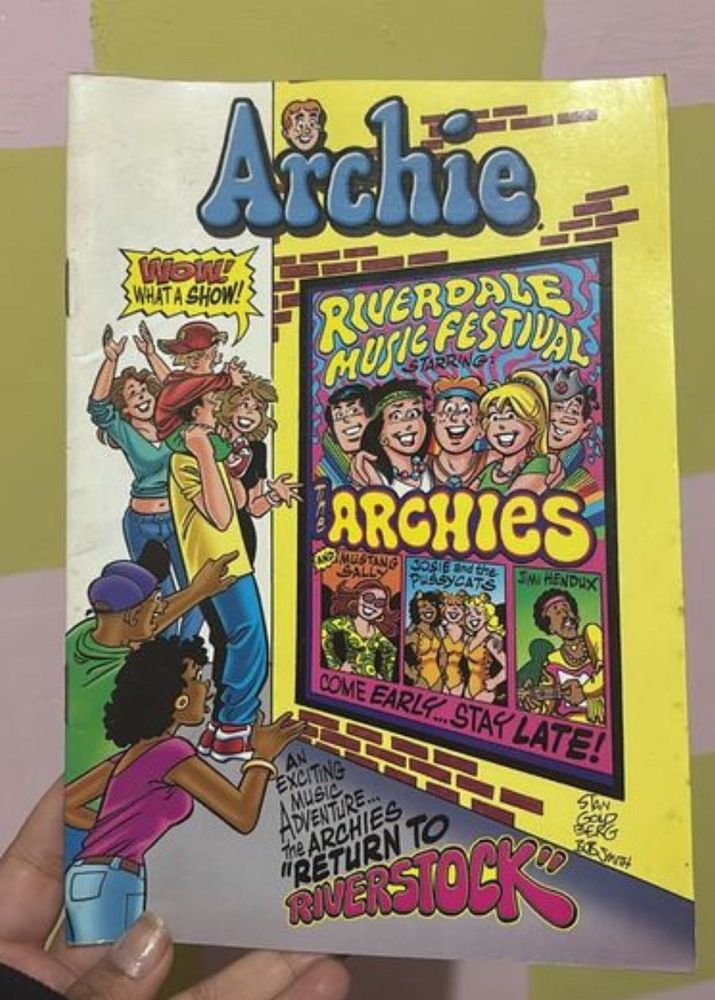 Combo - Archie’s And Garfield Comics