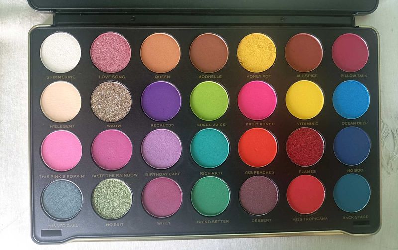 Makeup Revolution Eyeshadow Palette