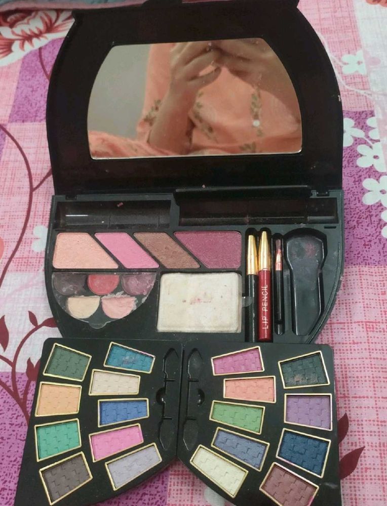 💅Handy And Travel Friendly Make Up Set💅
