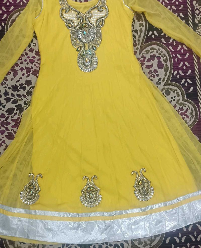 Kaliyon Wala Ambrella Suit Pajami Dupatta Sath Mei