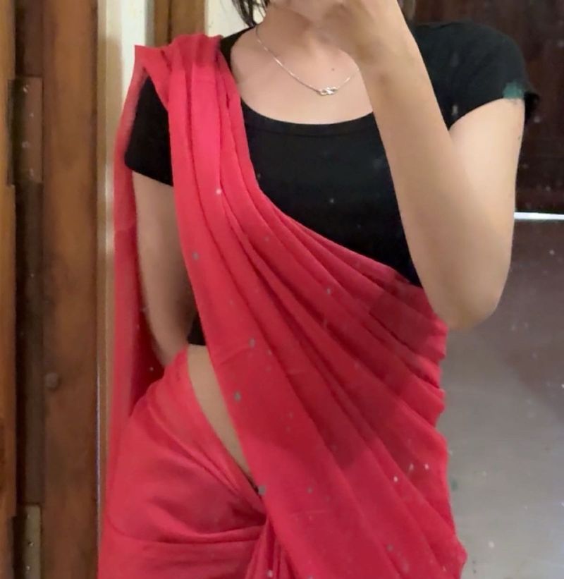 Elegant plain Red Saree