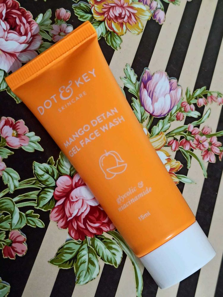 Dot &amp; Key Mango Detan Face Wash