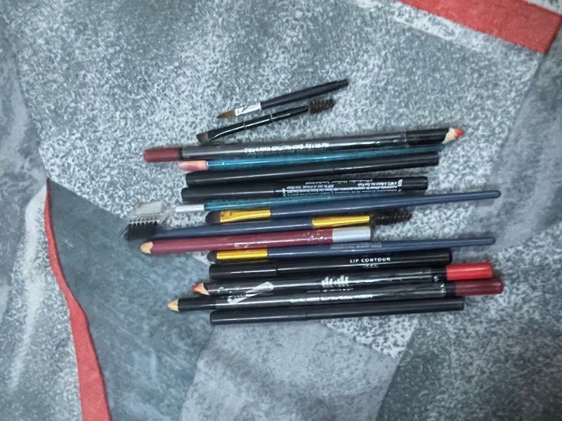 Brush Kajal Lip Outliner