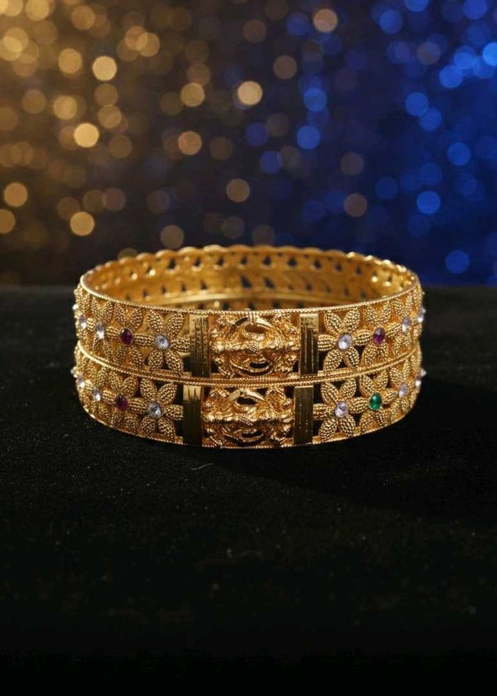 Gold Tone Floral Bangle Set