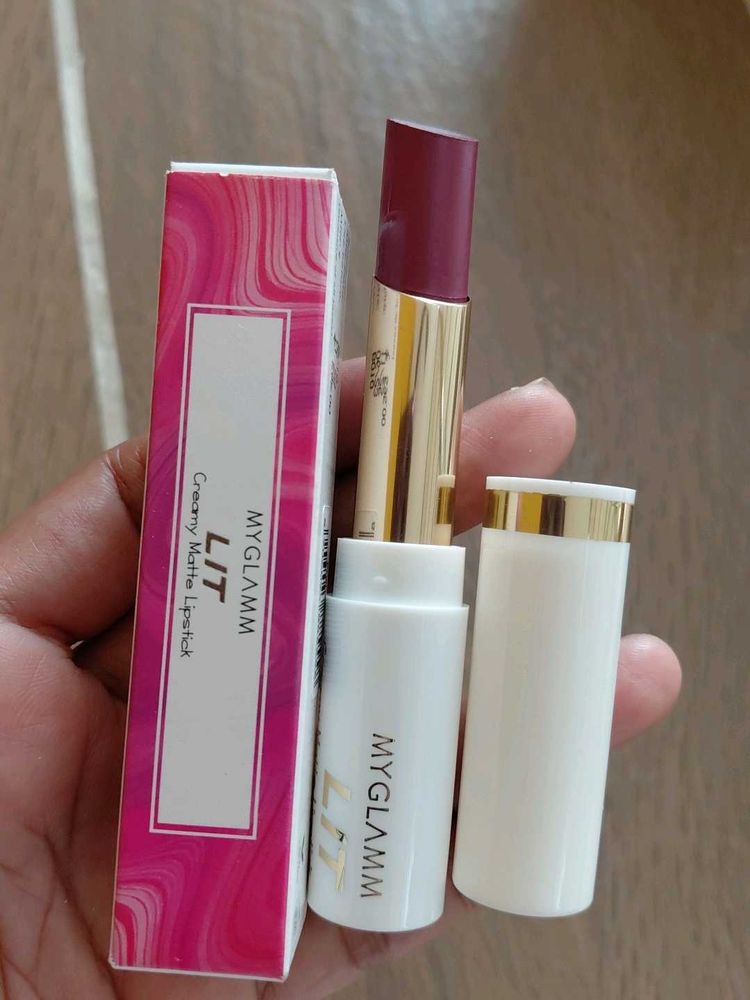 MyGlamm LIT Creamy Matte Lipstick