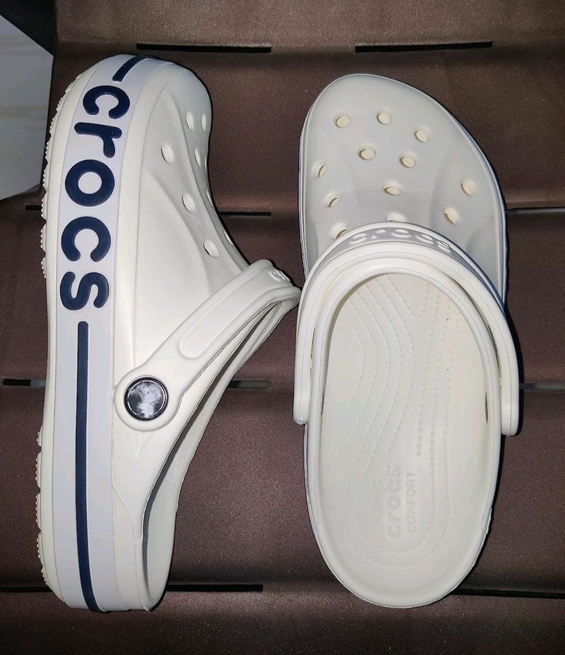 ₹1000.  Crocs Unused