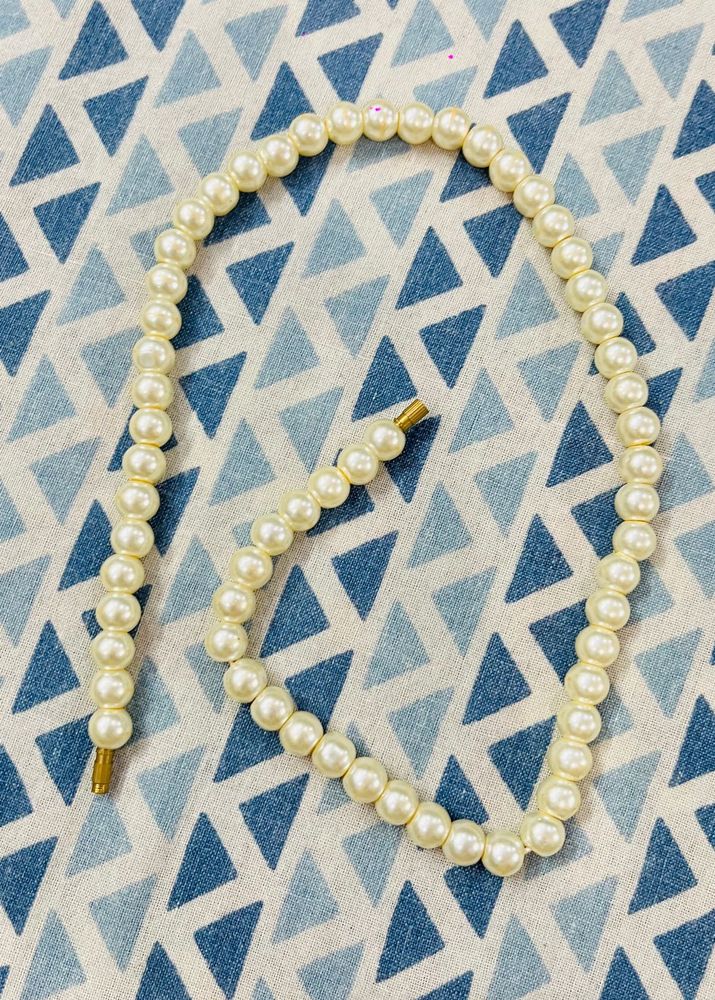 Elegant Faux Pearl Necklace