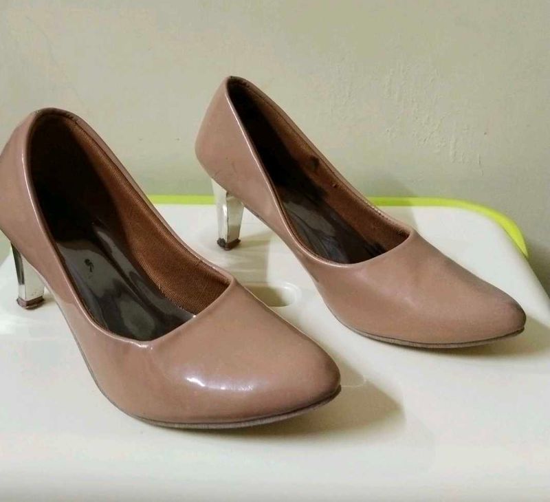 Elegant Heels condition good with imperfection
