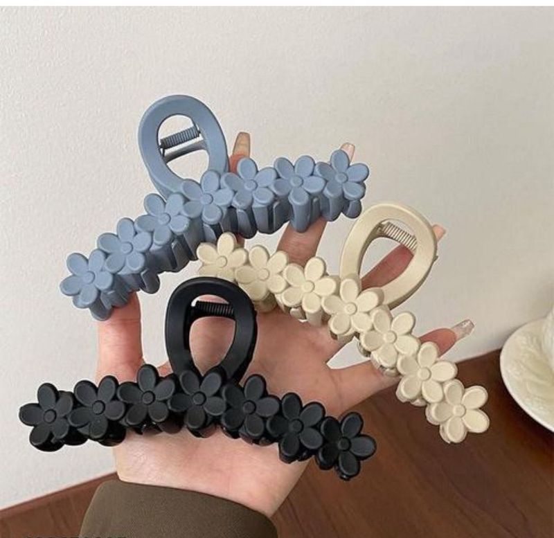 🖤flower hair claw pack of 3🖤