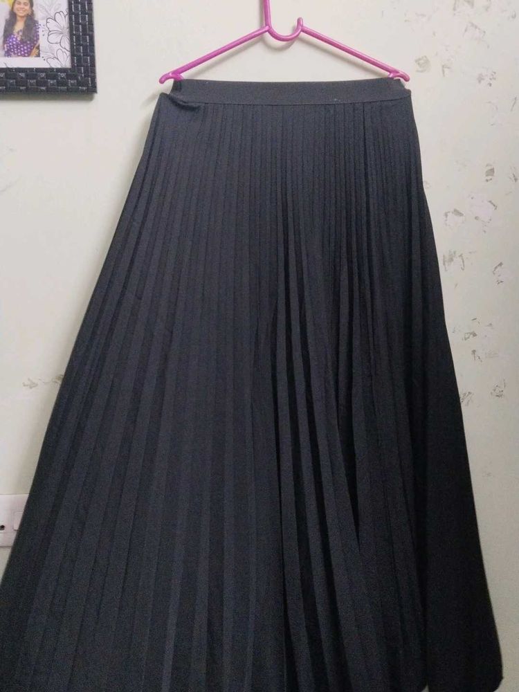 A Black Skirt For Daily Use