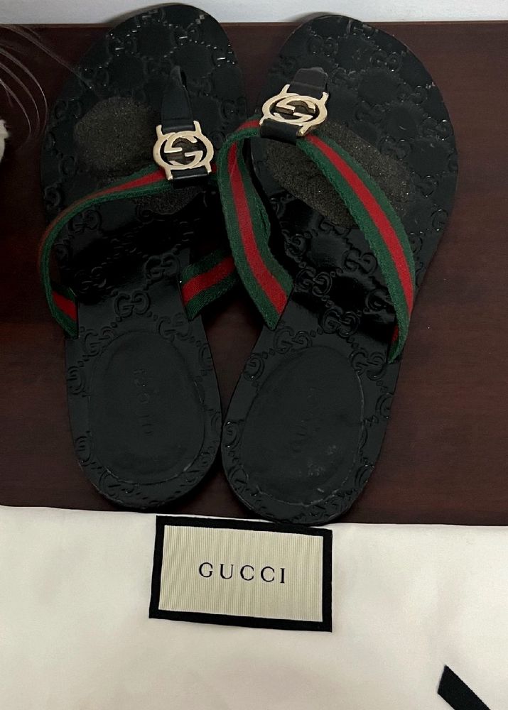 39’s Gucci Double G sandals