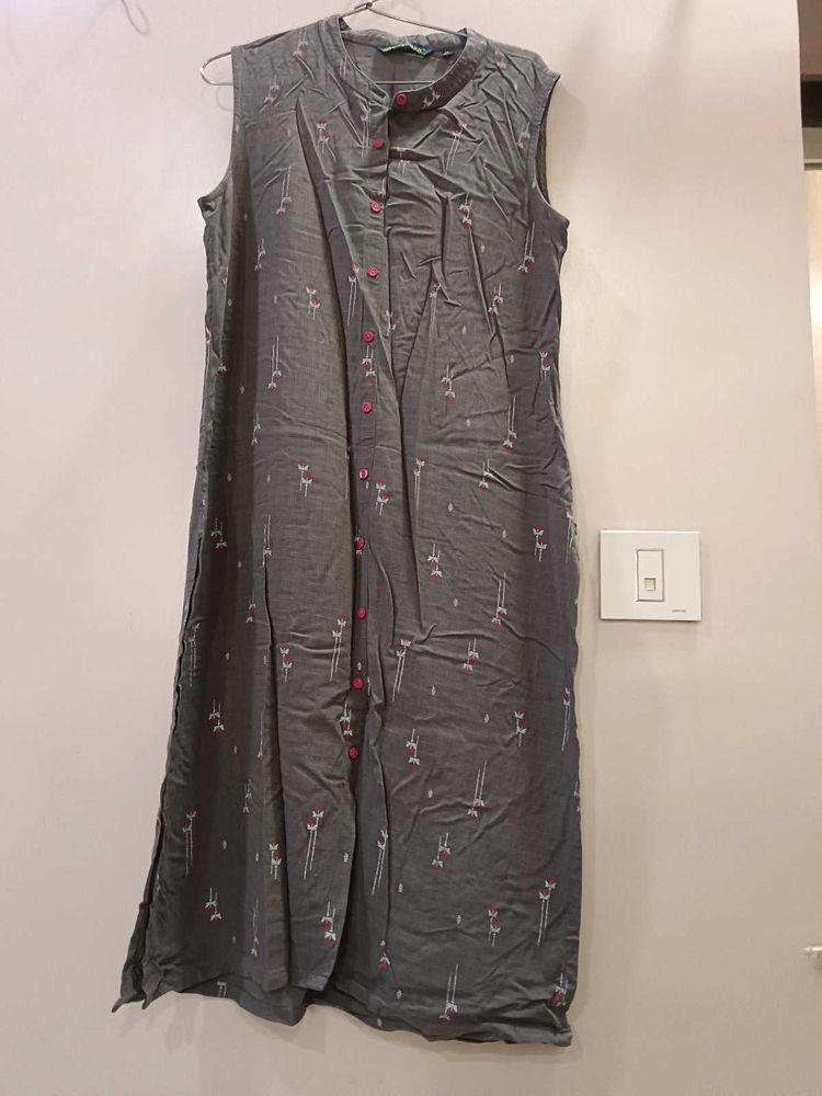 Sleeveless Gray Printed Kurti