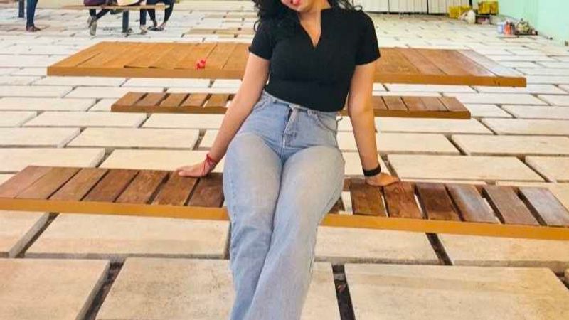 women Black crop top🖤