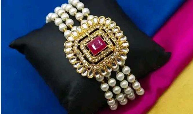 This A Necklace Set With Bracelet