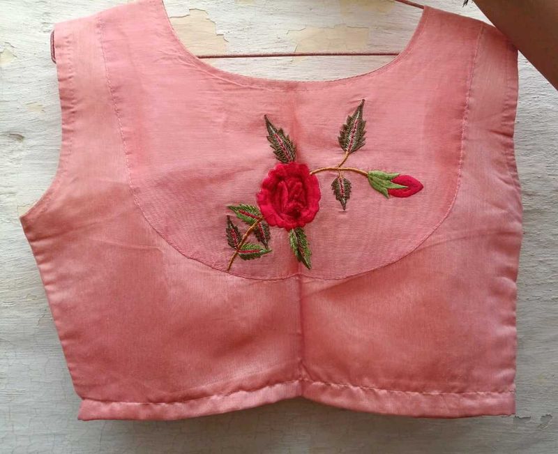 Pink Embroidered Sleeveless Blouse 🌹🩷