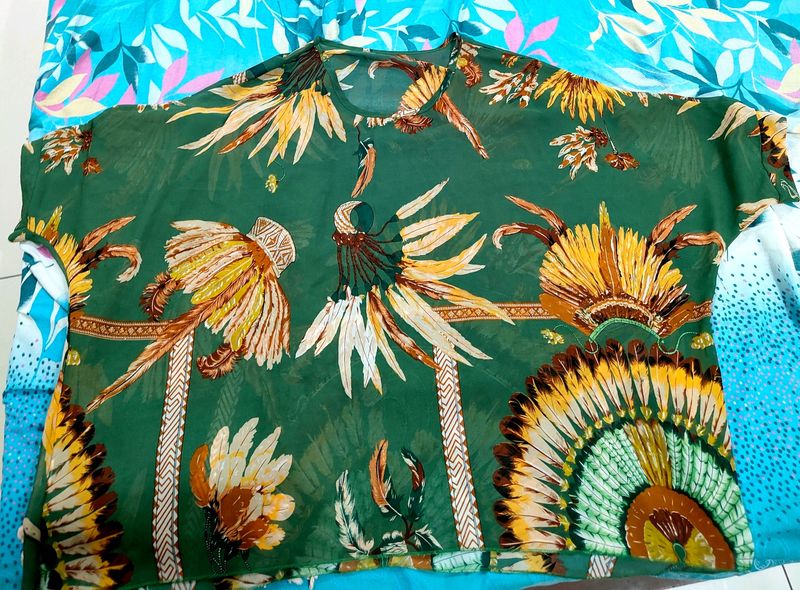 Oversized Trending Top With Exquisite Design💚