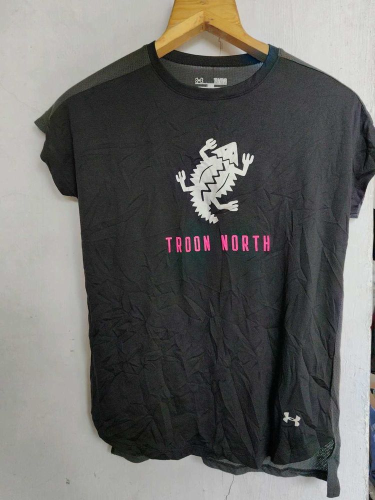 Black Gray 🖤 🩶 Under Armour Sports Tshirt