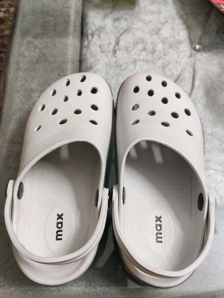Max White Clogs
