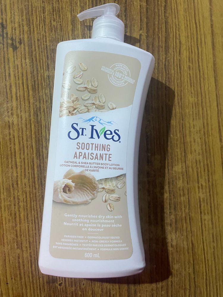 St Ives Soothing Body Lotion 600 mL