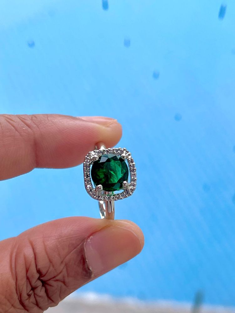 Adjustable Finger Ring Green Stone