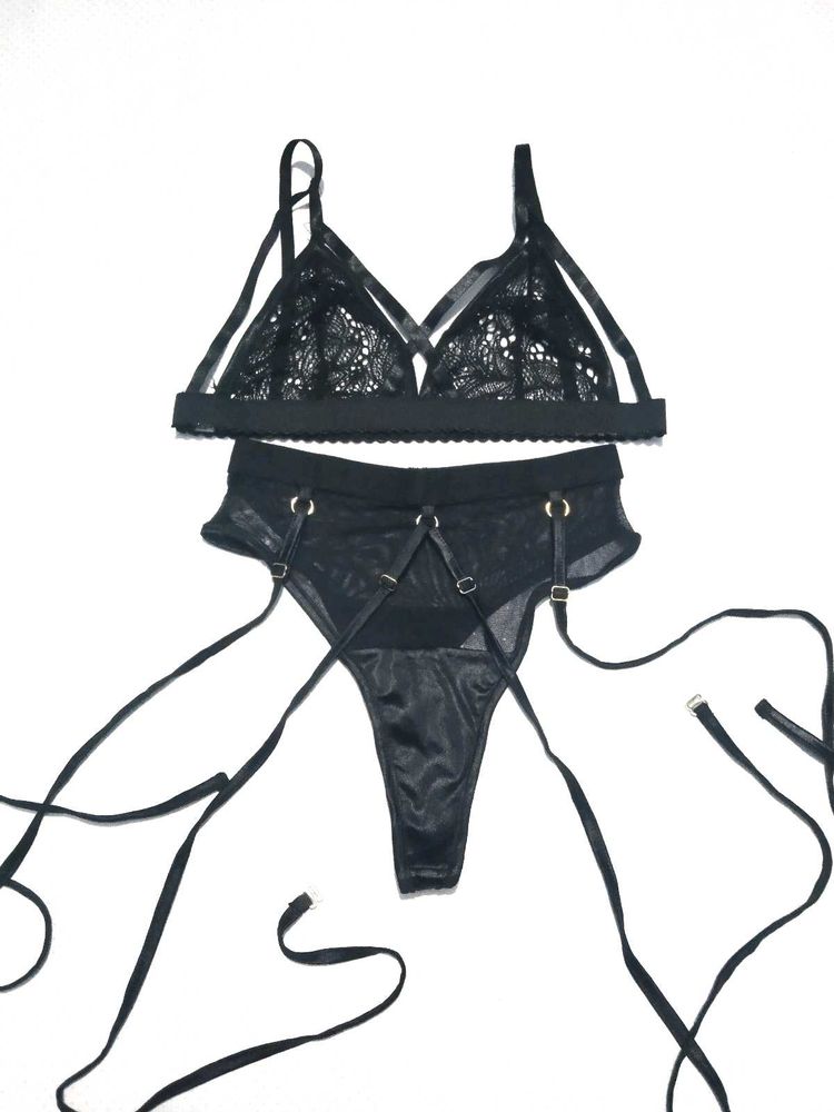 (824) Fox Lingerie 32