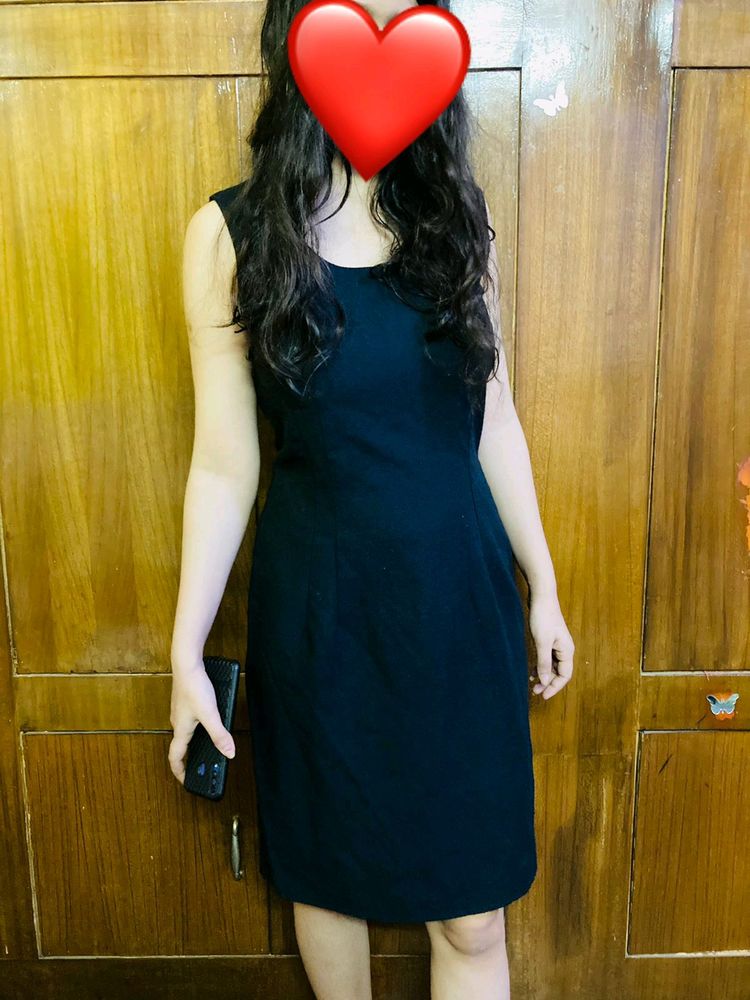 black dress   with slit