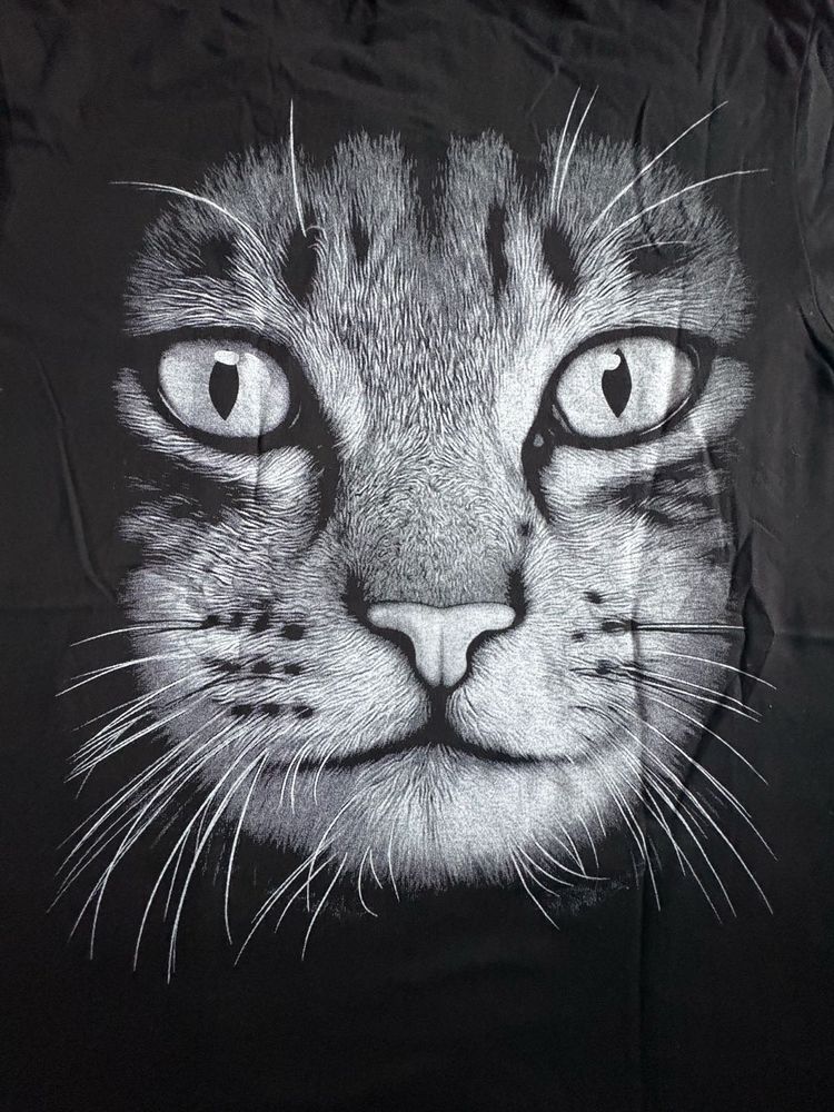Cat Face Graphic Tee T-shirt made in Thailand