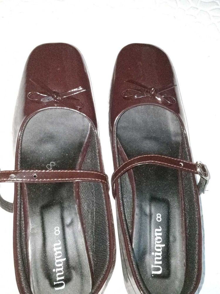 Uniqon Brown Patent Leather Mary Janes - Size 8