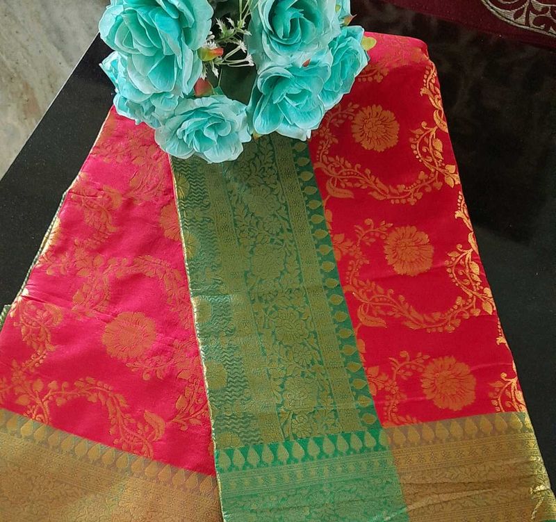 New Elegant Red &amp; Green Saree With Blouse Piece