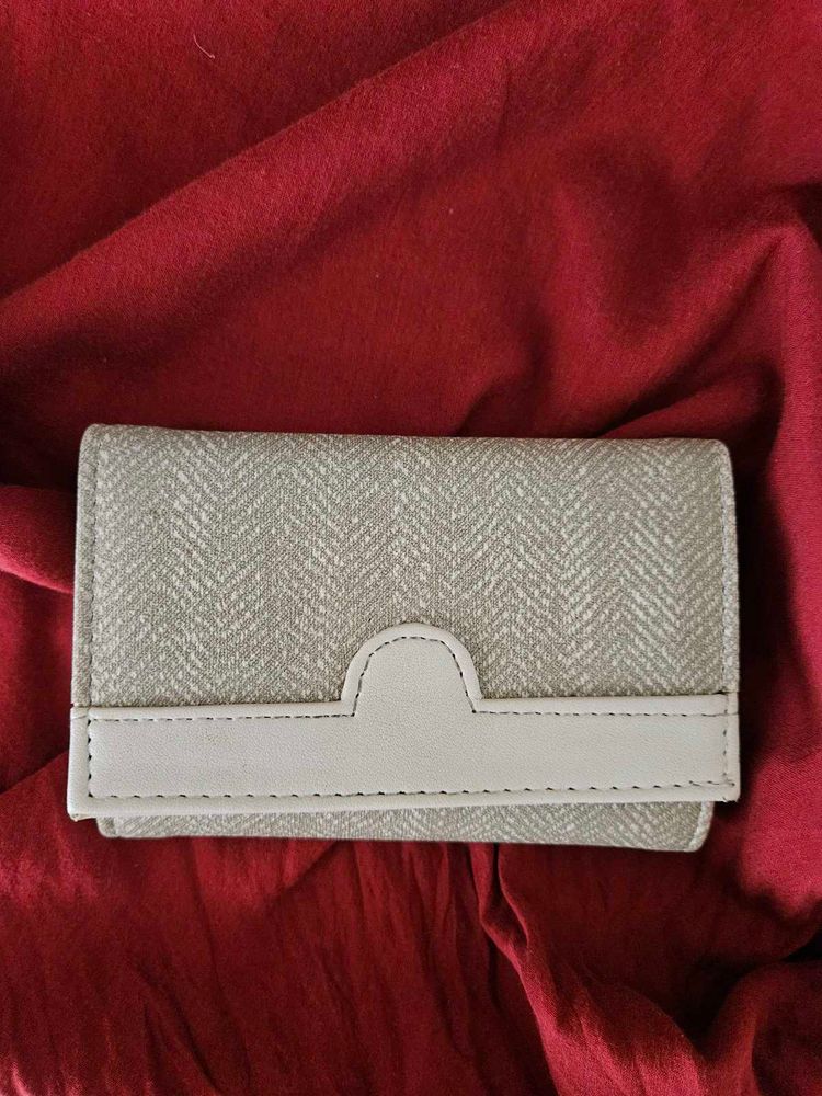 Beige Women&#39;s Wallet 30 % OFF
