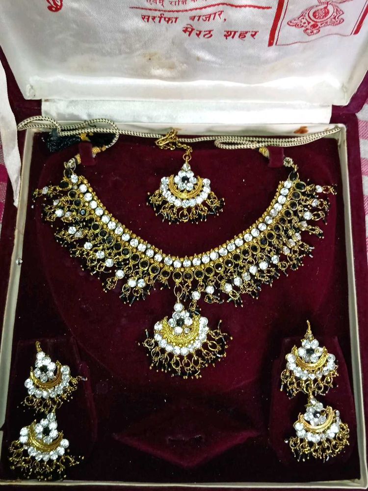 Elegant Indian Jewelry Set