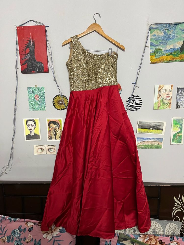 Elegant Red &amp; Gold Gown❤️❤️