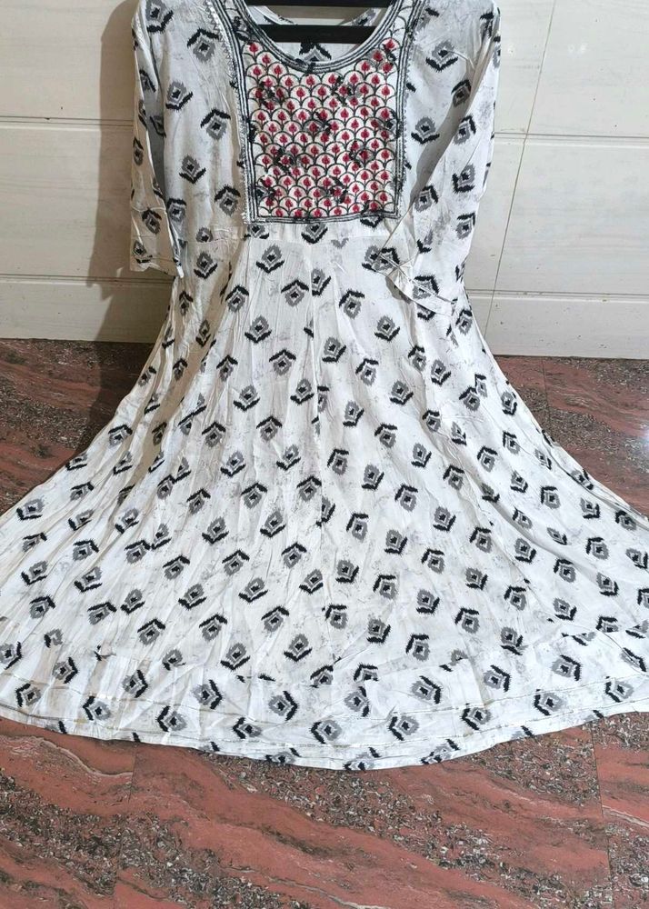 White Gown Size Xxl