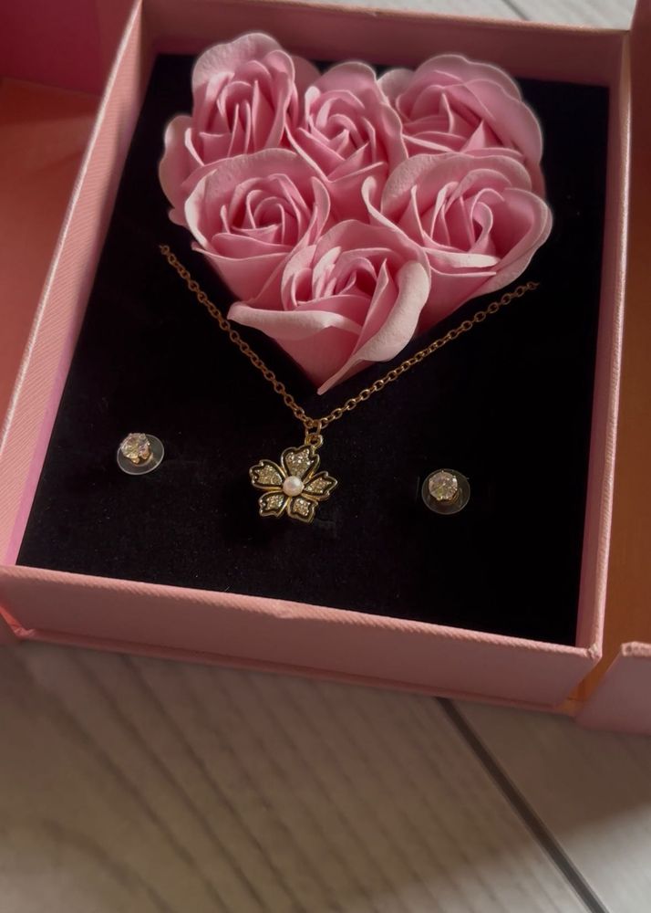 Floral Necklace &amp; Earring Set