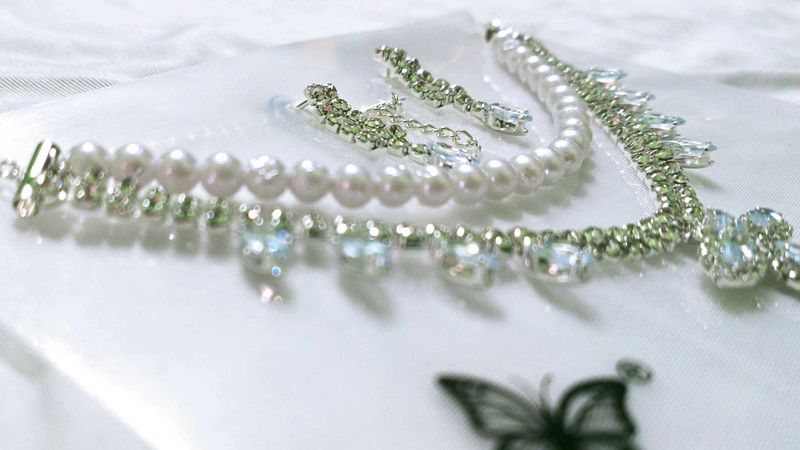 Elegant Pearl &amp; Crystal Jewelry Set