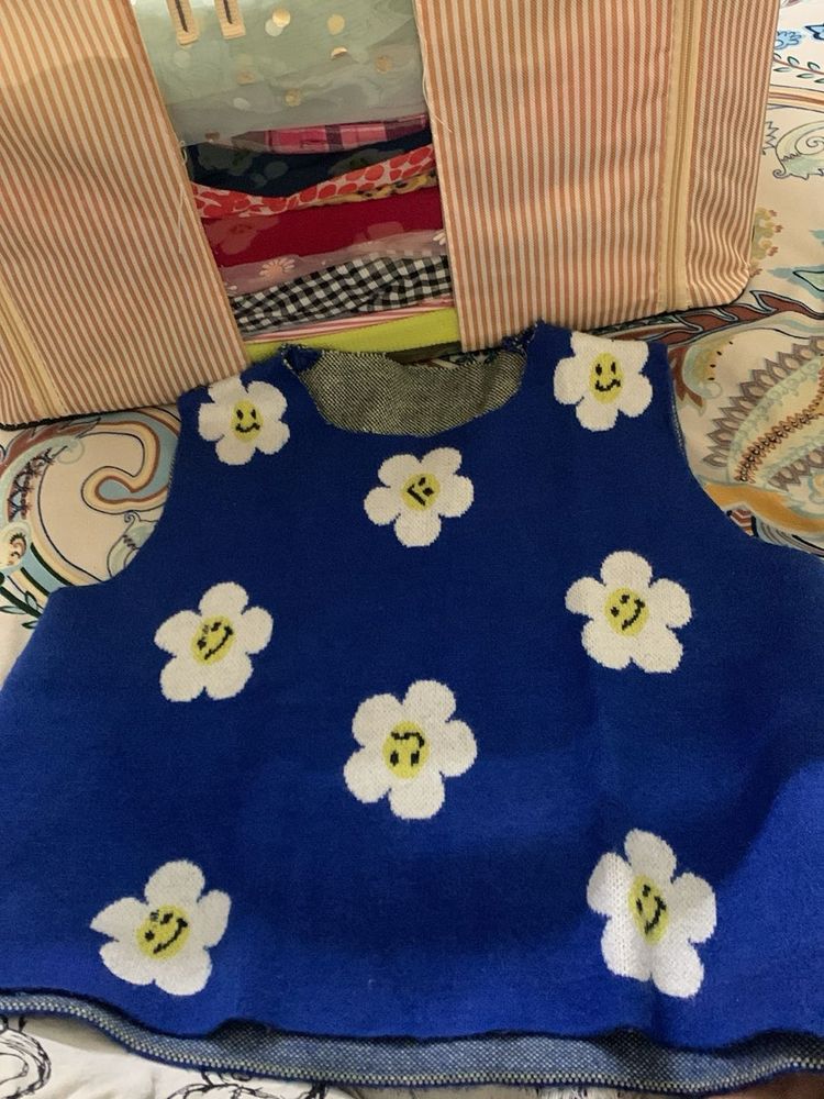 woollen tank top with floral prints