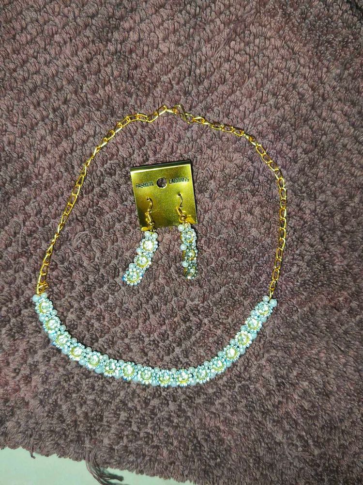 Neck Lace With Earnings