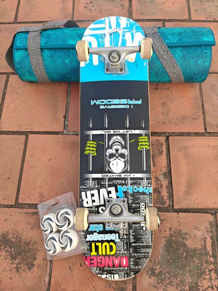 Skateboard with Extra Wheels