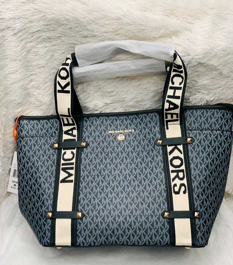 🆕️🔥Michael Kors Handbag