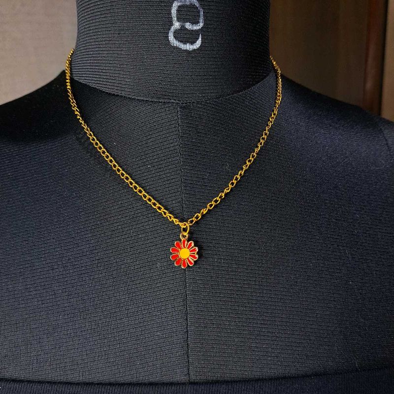 Daisy Pendant Necklace