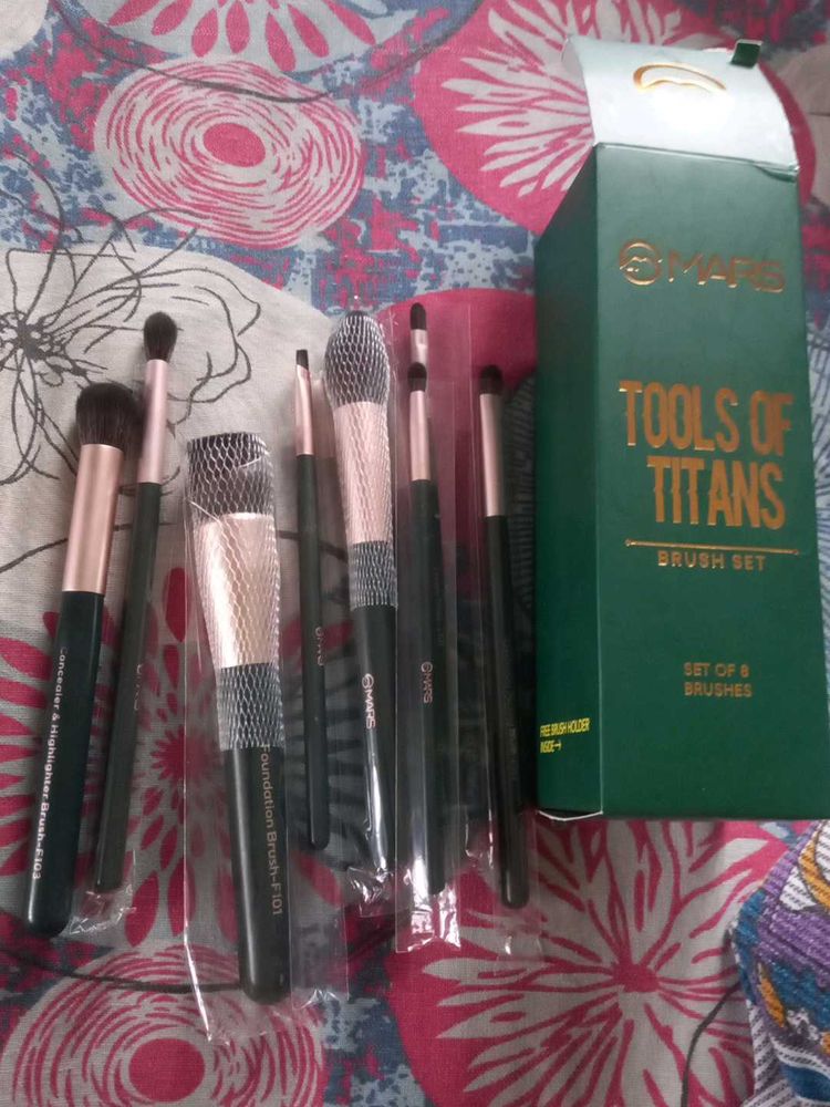 Mars Makeup Brush
