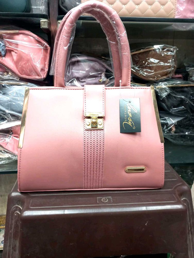 ✨Trendy and Premium Quality Handbag 👜