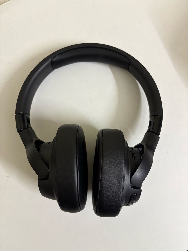 JBL TUNE 720BT (Includes Hard Case + Audio Cable)