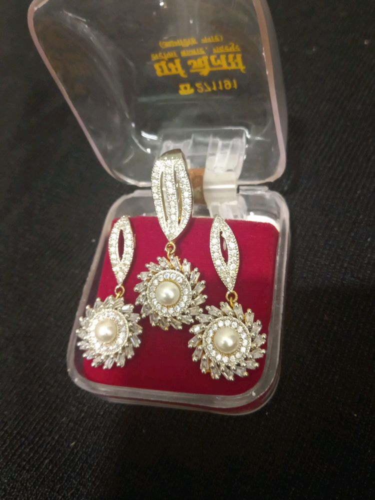 Earings With Pendant Sat