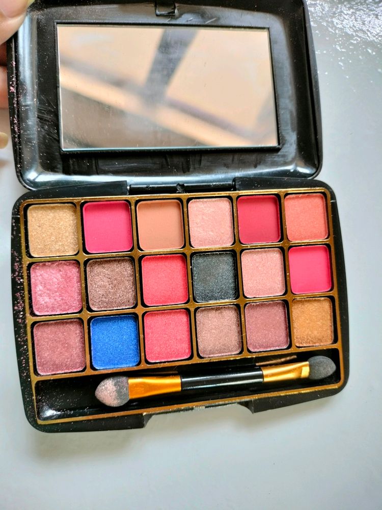 Ads 18 Color Eyeshadow Palette