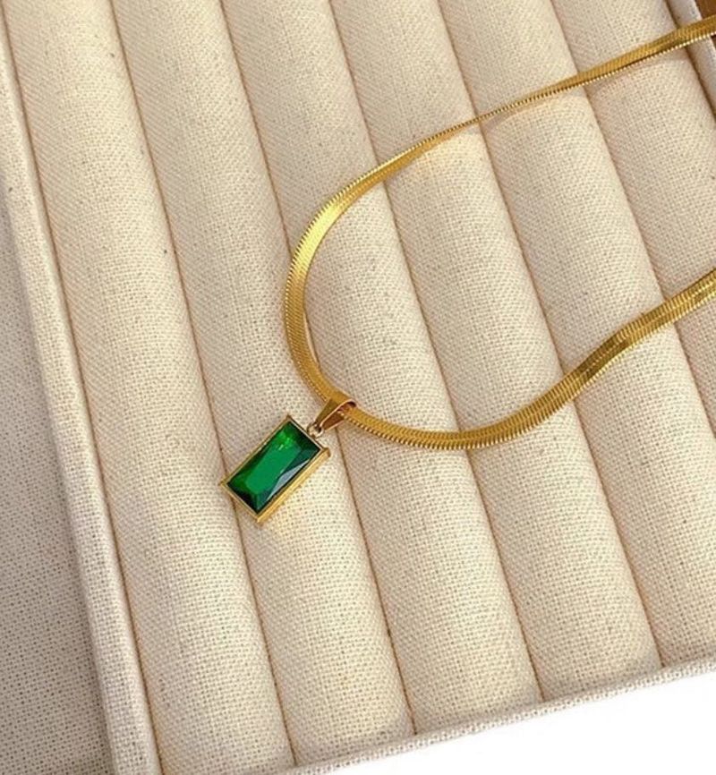 Gold-Plated Anti Tarnish Green Geometric Pendant🎀