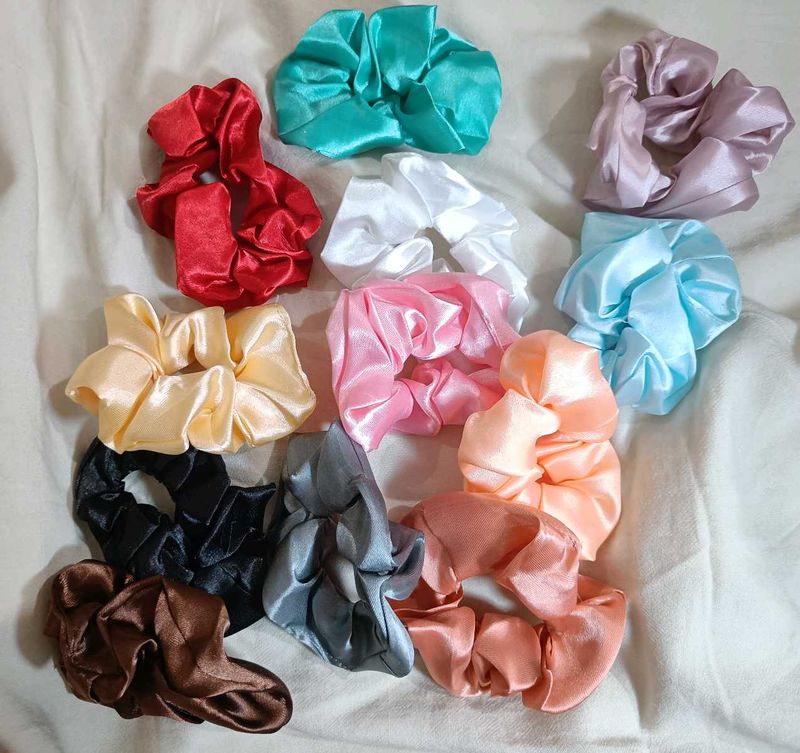 PACK OF 6 SCRUNCHIES 🎀