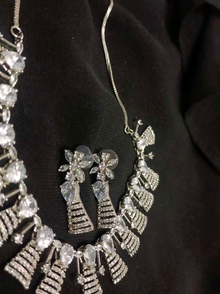 Necklace &amp; Earring Set
